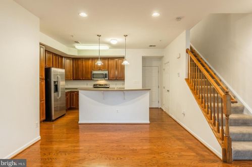 2376 Merseyside Dr, Woodbridge, VA 22191-6508