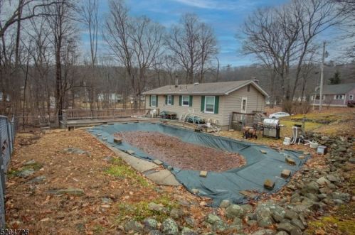 15 Appleseed Rd, Wantage NJ  07461-4733 exterior