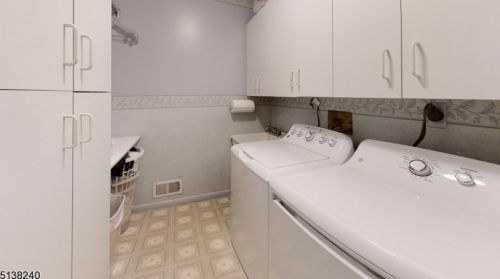 434 Buckhorn Dr, Belvidere NJ  07823-2707 exterior