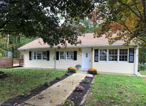 254 Dupont Ave, Hopatcong, NJ 07843-1761