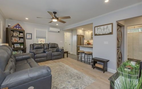 8 Walnut Hill Rd, Sandown NH  03873-2305 exterior