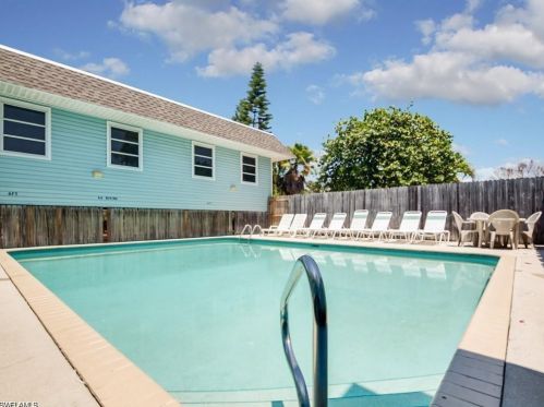 6000 Gulf Rd, Fort Myers Beach FL  33931-4315 exterior