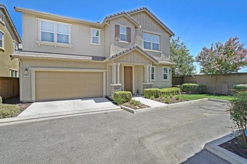 2212 Gallery Dr, Riverbank, CA 95367-9593