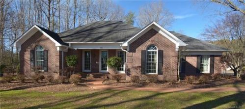 725 Maplewood Ln, Statesville, NC 28625-2201