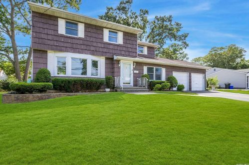 6 Carto Cir, Deer Park, NY 11729-5502