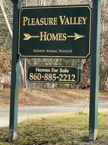 60 Sweetbriar St, Norwich, CT 06360-9789