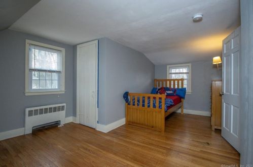 20 Taylor St, Windsor CT  06095-2434 exterior