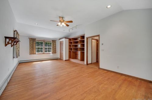 61 Cow Path Dr, Stamford CT  06902-1016 exterior