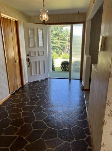 101 Constantine Rd, Smock, PA 15480-1331