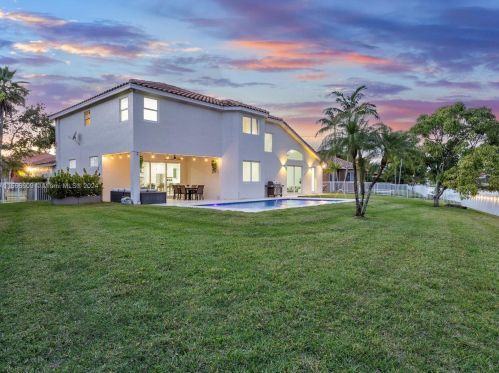 3761 144th Ave, Hollywood FL  33027-3785 exterior