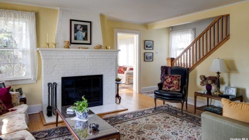 2640 Rockaway Ave, Rockville Centre, NY 11572-1027
