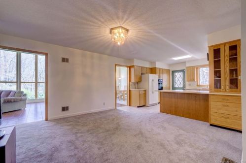 5 Bramble Bush Dr, Niantic CT  06357-1802 exterior