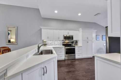 5893 Northridge Dr, Naples FL  34110-2376 exterior