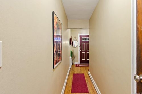 2935 Wilson Ave, Bronx, NY 10469-5206