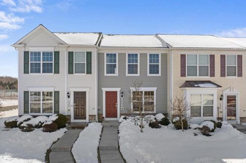 8364 Saylor Ct, Breinigsville, PA 18031-1592