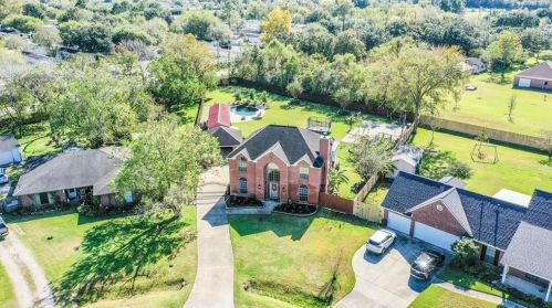 7030 Robin Meadow St, Pearland, TX 77581-8224