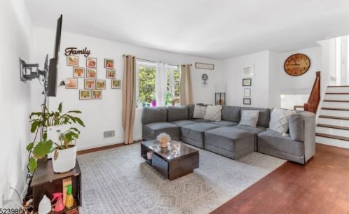 51 Morris Ave, West Milford Lakes NJ  07480-1118 exterior