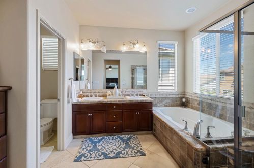 2073 Wyndham Way, Lodi CA  95242-4807 exterior