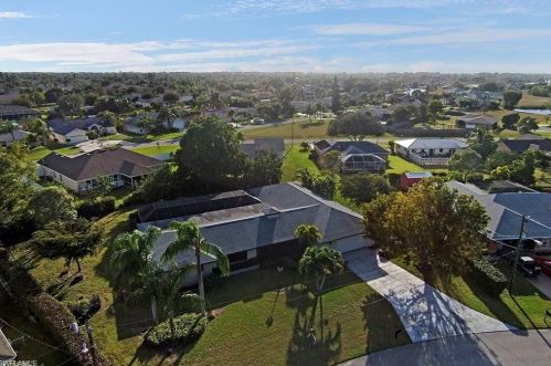 1306 12th St, Cape Coral, FL 33909-1575