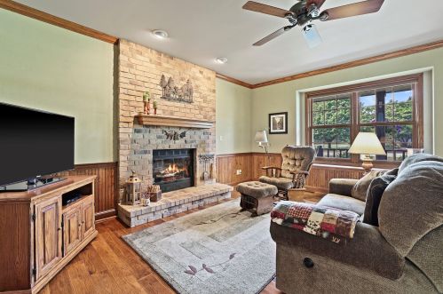 4335 Cherokee Trl, Hubertus, WI 53033-9799
