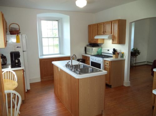 1060 Newark Dr, West Bend, WI 53090-9054