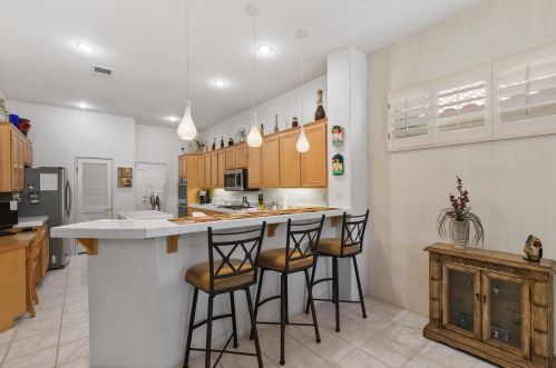 122 Kavenish Dr, Rancho Mirage CA  92270-3244 exterior