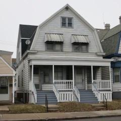 2924 Lincoln Ave, Milwaukee, WI 53215-2453
