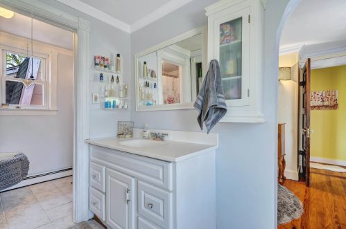 914 Central Ave, Tinton Falls NJ  07712-5735 exterior