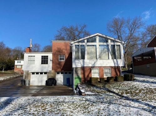 104 Shirehill Dr, Glenshaw, PA 15116-1212