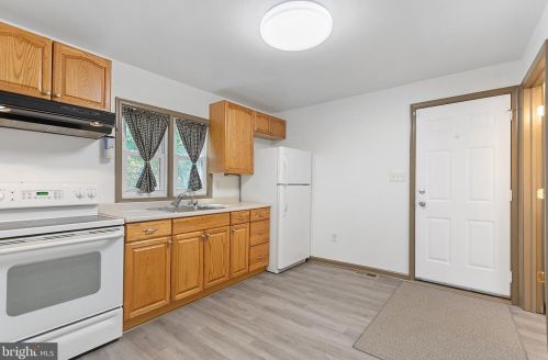 41 Roosevelt St, West Deptford NJ  08066-1028 exterior