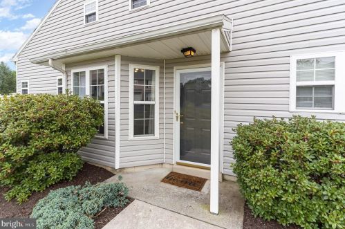 132 Peregrine Ln, Hummelstown PA  17036-8846 exterior