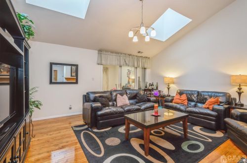 13 Portsmouth Dr, Old Bridge NJ  08857-3116 exterior