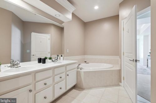 2106 Lilac Ct, Lansdale PA  19446-7611 exterior