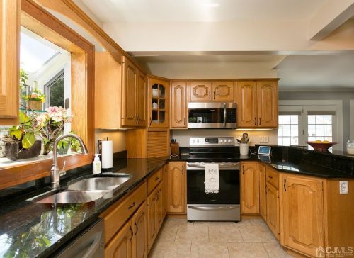 23 Bounty St, Metuchen NJ  08840-2501 exterior