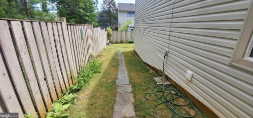 425 Reneau Way, Herndon VA  20170-4521 exterior