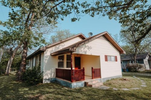 205 Granger St, Granger, TX 76530-5398