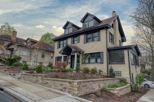 1123 Cochran Rd, Pittsburgh, PA 15243-1137