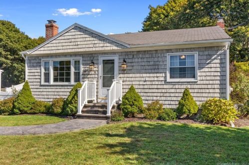 11 Mackenzie Rd, Waterford, CT 06385-2107