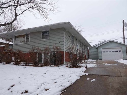 215 35th St, Kearney, NE 68847-3030