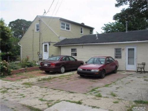 1295 Strong Ave, Copiague, NY 11726-3237