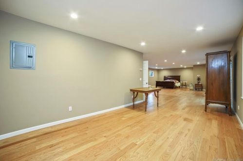 646 Branchville Rd, Ridgefield CT  06877-6128 exterior