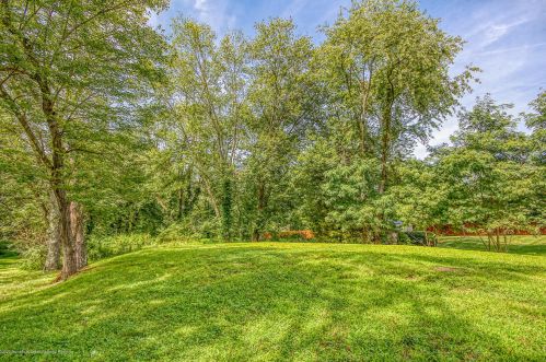 98 Harbor Rd, Morganville, NJ 07751-1187