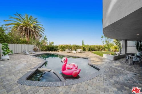 22733 De Kalb Dr, Calabasas CA  91302-4805 exterior