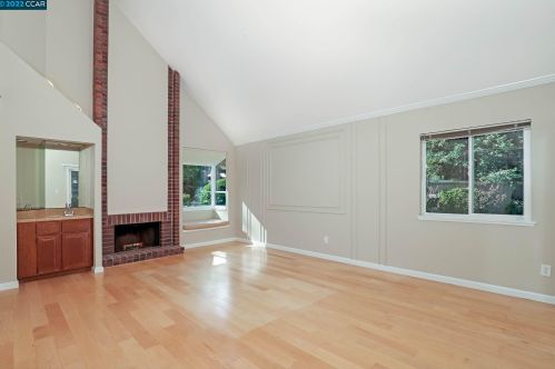304 Flaming Oak Dr, Concord, CA 94523-1240