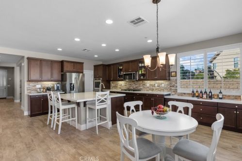 28244 Nield Ct, Santa Clarita, CA 91350
