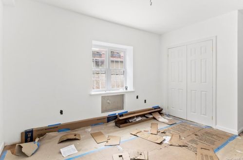 557 Logan Ave, Bronx NY  10465-2509 exterior