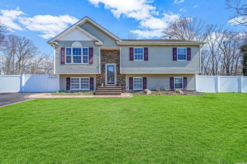 25 Audubon Ave, Holbrook, NY 11741-2307