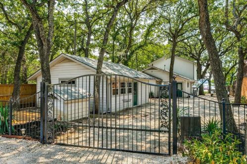 6417 Peden Rd, Fort Worth, TX 76179-9263