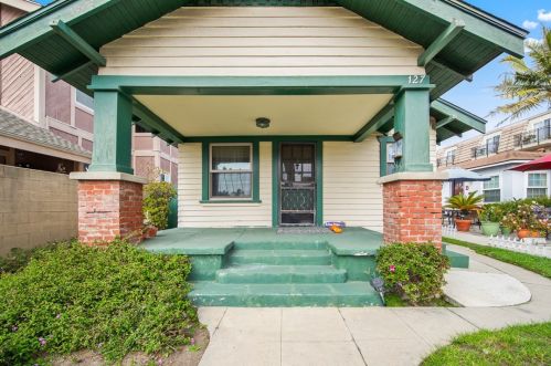 127 10th St, Seal Beach, CA 90740-6420