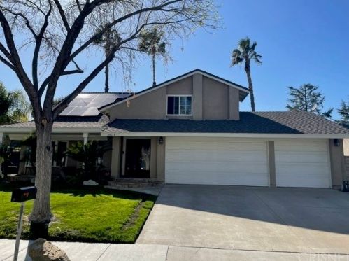 24623 Little Oak Ln, Santa Clarita, CA 91321-3776